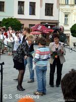 * Z DĚNÍ VE MĚSTĚ